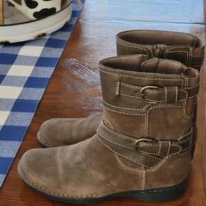 Clarks medium high boots